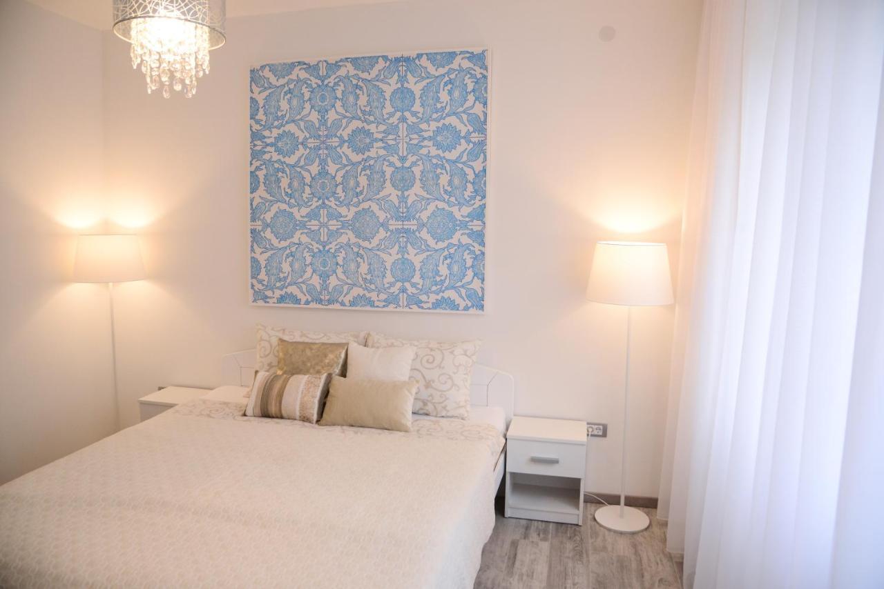 Crystal-Modern Apartment In The Center Of โนวีซาด ภายนอก รูปภาพ
