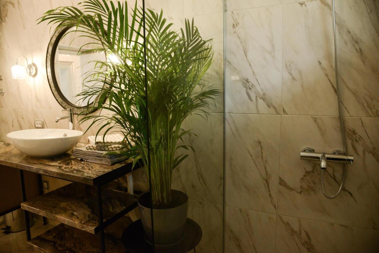 Crystal-Modern Apartment In The Center Of โนวีซาด ภายนอก รูปภาพ